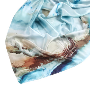 Hijabs musulmans longs et légers de qualité supérieure, imprimés sur mesure en 2026, antibactériens, avec impression marbrée dégradée effet eau sur soie - Product Image 4