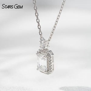 StarsGem Collier Pendentif Bouteille de Parfum en Or Massif 18K Plaqué Rhodium avec Diamant de Laboratoire 1,5 carat Taille Émeraude Sertissage Halo Classique - Product Image 3
