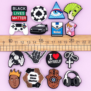 Offre Spéciale : Breloques de Chaussures 2D en PVC sur le Thème de la Culture Hip-Hop Américaine, Personnalisables (Pistolet, Console de Jeu), Tendance et Cool pour Garçons, Décorations pour Sabots de Gamer - Product Image 3