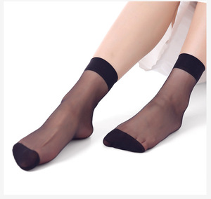 Vente en gros de chaussettes d'été en cristal anti-talonneur pour femmes, semelles antidérapantes résistantes à l'usure, <span class=keywords><strong>bas</strong></span> courts en coton de <span class=keywords><strong>couleur</strong></span> <span class=keywords><strong>chair</strong></span> - Product Image 3