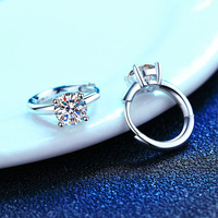 Boucles d'oreilles créoles classiques XEZ017 à quatre griffes en argent sterling 925 avec diamant Moissanite 0,5 carat pour femme, accessoire de bijouterie de luxe
