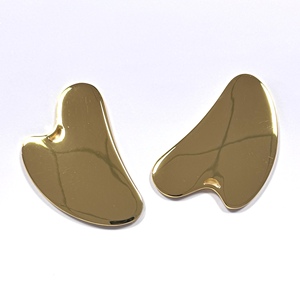 Planche de massage et de lifting facial en alliage de zinc doré en forme de cœur avec logo personnalisé - Product Image 3