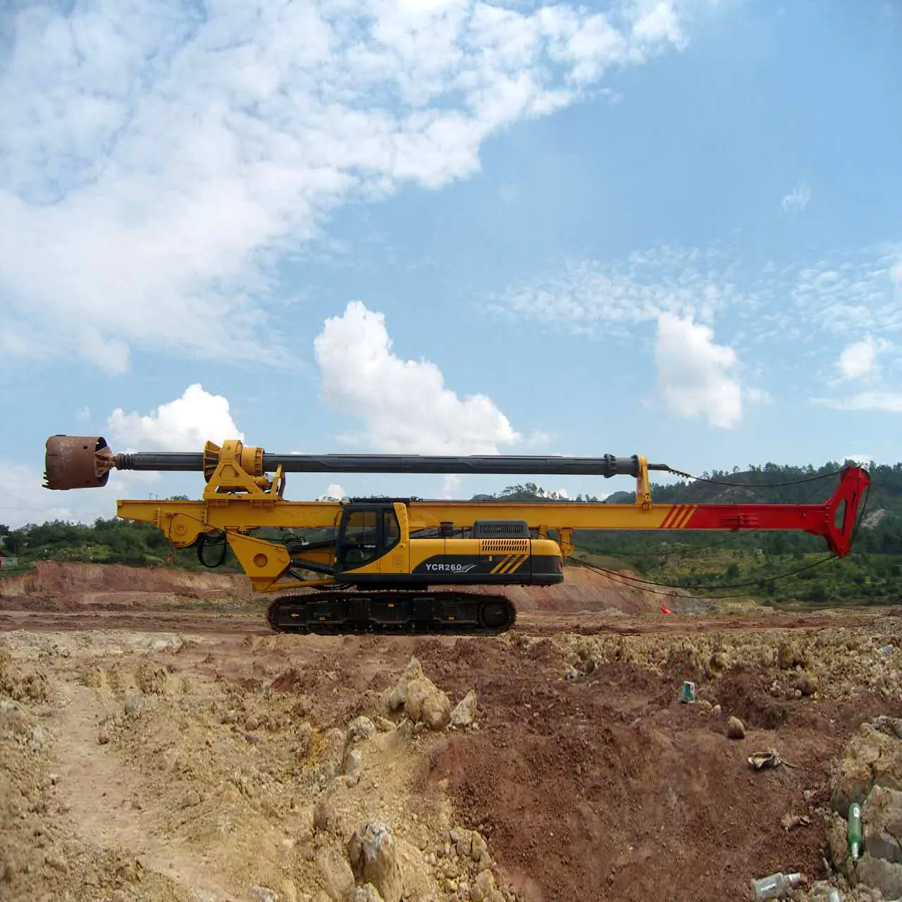 YUCHAI YCR220 Mesin Bor Pertambangan Dth Eksplorasi Portabel, Mesin Bor Dth Crawler Portabel 220M