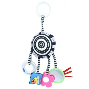 Jouets pour poussette de siège de voiture Jouets doux et grinçants pour bébé Nouveau-né Lit de voiture Berceau Activité de voyage Hochet suspendu pour bébé Jouets