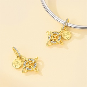 Colgante de pulsera de cobre chapado en oro, con temática de animales e insectos, un estilo popular de joyería y accesorios de moda. - Product Image 2