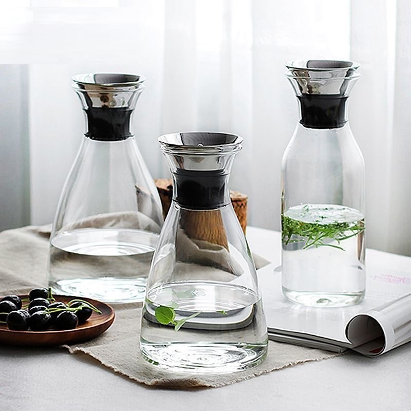 Borosilicate Glass Pitcher with Lid Water Carafe Jug for Hot/Cold Water Ice Tea and Juice Beverage glass water carafe