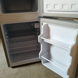 Refrigerador Doméstico de Tres Puertas de Acero Inoxidable con Descongelación Manual y Ahorro de Energía, Modelo 152, para un Mayor Rendimiento - Product Image 4