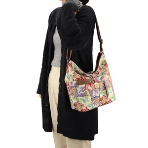 Sac fourre-tout en cuir polyester de grande capacité, adapté aux déplacements quotidiens, sac à bandoulière simple pour femmes, tendance - Product Image 1