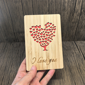 Carte gravée arbre cœur en bois de bambou Love You From Kids cadeau de fête des mères personnalisé fait à la main pour maman femme grand-mère grand-mère - Product Image 1