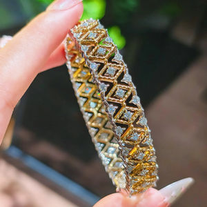 Italienische Handwerks kunst Spitze hohl 18 Karat Gold Natur diamant Armband Exquisites Geschenk - Product Image 3