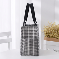 Sac fourre-tout imperméable à carreaux et à fleurs, capacité moyenne, doublure TC, taille personnalisée pour les trajets quotidiens et les repas.