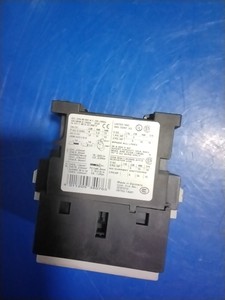 คอนแทคเตอร์ PLC SIRIUS 3 โพล 120VAC 3RT10251A 3RT1025-1A พร้อมความเชี่ยวชาญทางเทคนิคที่ครอบคลุมและประสบการณ์อันลึกซึ้งด้านอุตสาหกรรม - Product Image 1