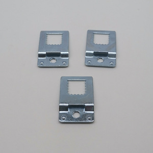 ตะขออลูมิเนียมอัลลอยด์ทรงสี่เหลี่ยมเล็กพร้อมสกรูสำหรับติดตั้งกรอบรูป ประเภทเจาะรู รับน้ำหนักได้ 3-5 กก. - Product Image 3