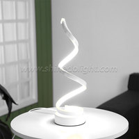 Vente en gros Lampe de table LED moderne simple et rechargeable Lampe de table Protection des yeux Lampe de table Bar d'hôtel Lampe créative Lampe de table de nuit LED