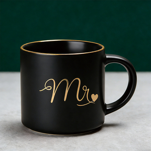 Ensemble de tasses à café en céramique <span class=keywords><strong>Mr</strong></span> <span class=keywords><strong>et</strong></span> <span class=keywords><strong>Mme</strong></span>, tasses de couple noir <span class=keywords><strong>et</strong></span> blanc avec bord doré, cadeau de mariage pour la mariée <span class=keywords><strong>et</strong></span> le marié, cadeau d'anniversaire - Product Image 3