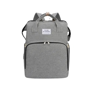 Sac à dos de voyage 7-en-1 pour maman avec station de change et port de charge USB, vert, sac à dos promotionnel - Product Image 4