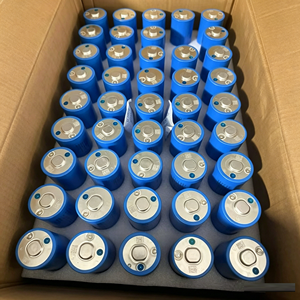 Free Shipping Grade a Lfp Cylinder Lifepo4 Battery Cell 3.2v 15ah 20ah 32140 40138 40135 46135 46160 C40 Lithium Ion Cells - Product Image 1