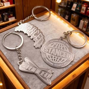 Porte-clés en métal personnalisé de haute qualité avec logo, pendentif en métal, porte-clés durable avec breloque logo en métal - Product Image 4