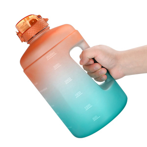 Bouteille d'eau en plastique personnalisée de 128 oz avec paille, portable, pour la gym et les sports de plein air, à boire directement – Vente chaude - Product Image 1