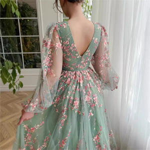 Wadenlanges Abschlussballkleid, Festliche Geblümte Roben, Abendkleider aus Tüll mit Puffärmeln und Langer Stickerei - Product Image 6