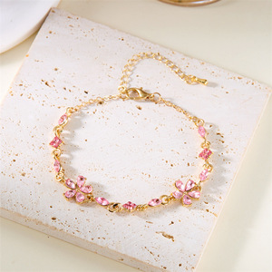 Pulsera de Cadena y Eslabones con Flores de Cristal Chapada en Oro, Delicada, Colorida y Moderna para Verano, Pulsera de Cadena Floral de Cristal, Pulsera de Trébol - Product Image 6