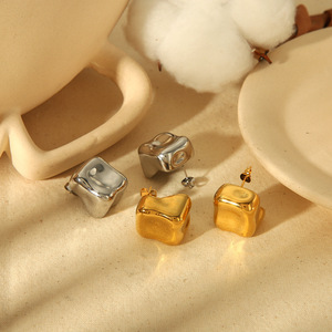 ต่างหูสตั๊ดเหล็กไทเทเนียมรูปทรงเรขาคณิตไม่สม่ำเสมอ สีไม่ซีดจาง สไตล์ยุโรปอเมริกัน ต่างหูสแตนเลสเรียบง่าย - Product Image 2