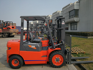 מלגזה אוטומטית lg75dt עם קיבולת 7.5טון ואורכו הכולל (עם מזלג) 5025 מ "מ 4 x4 כל המלגזה השטח - Product Image 2