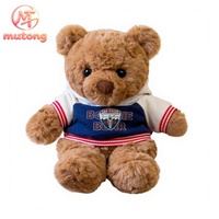 Boneka Beruang Teddy Cokelat dengan Pakaian Fashion, Berbagai Gaya Hoodie, Rompi, Jaket Baseball, Boneka Isi Dakron, Hadiah untuk Anak dari Mesin Cakar