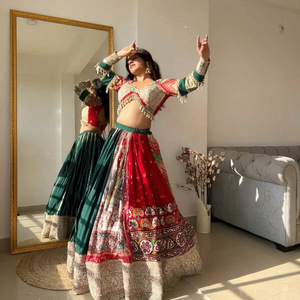 Lehenga Choli para Mujer con Dupatta, Muselina de Algodón Estampada con Trabajo de Espejo, Traje para Bailar, Atuendo para el Festival Navratri - Product Image 1