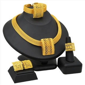 Nuevo Conjunto <span class=keywords><strong>de</strong></span> Joyería <span class=keywords><strong>de</strong></span> Oro <span class=keywords><strong>de</strong></span> 24K Estilo Dubái para Mujer, Conjunto <span class=keywords><strong>de</strong></span> Collar, Aretes y Pulseras Africanas Nigerianas, Joyería Nupcial India - Product Image 1