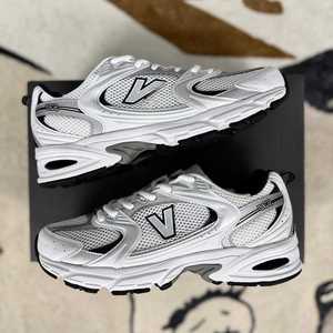 Vente directe d'usine de nouvelles chaussures de sport respirantes et légères. Chaussures de course blanches simples pour hommes et femmes. - Product Image 4