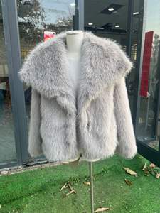 Cappotto da <span class=keywords><strong>Donna</strong></span> in Pelliccia Sintetica di Tendenza Invernale, Giacca Corta a Maniche Lunghe con Ampio Revers, Soffice e Spesso Capospalla - Product Image 5