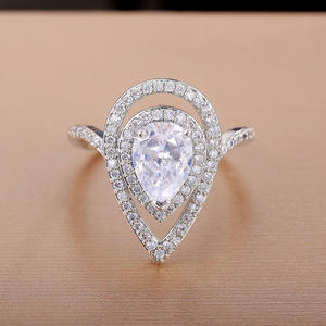 Anello da Donna F511 in Argento con Diamante Taglio a Pera, Diamante Sintetico Coltivato in Laboratorio, Gioiello da Matrimonio, Colore G, Pietra Principale e Pietre Laterali - Product Image 3