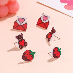 Romantique brillant fraise <span class=keywords><strong>ours</strong></span> lettre <span class=keywords><strong>d</strong></span>'amour acrylique <span class=keywords><strong>trois</strong></span> pièces ensemble nouvelles boucles <span class=keywords><strong>d</strong></span>'oreilles à la mode pour la Saint-Valentin - Product Image 3