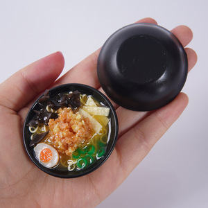 Porte-clés réaliste en forme de bol de ramen, breloque de sac faite à la main en forme de nouilles aux fruits de mer, décoration de jouet alimentaire japonais. - Product Image 2