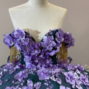 Robe de bal Quinceañera XS300 en dentelle avec perles de cristal, paillettes, décolleté cœur, appliques florales et pompons, pour femme, idéale pour les fêtes - Product Image 5