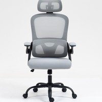 Chaise de bureau ergonomique en cuir à dossier haut avec appui-tête réglable, accoudoirs pliables, structure en bois, base 5 étoiles, design moderne et simple