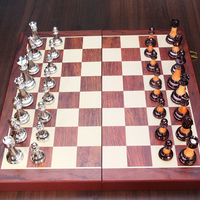 Jeu d'échecs en acrylique et lucite, pièces modernes en plexiglas néon, style Urban Outfitters, design Tizo, jeu classique