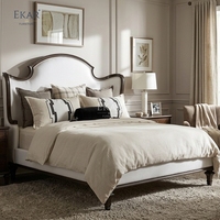 Lit rembourré EKAR Versailles Royale |   Cadre de lit en tissu capitonné classique français