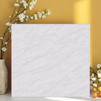 800x800 Blanc Marbre Porcelaine Carreaux Corps Complet Mat Anti-dérapant Sol Mur Carreaux Moderne pour Hôtels Centres Commerciaux Salles De Bains Halls