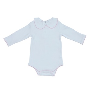Barboteuse personnalisée pour nouveau-né à col triangulaire, idéale pour ramper, tenue de poupée personnalisée - Product Image 3