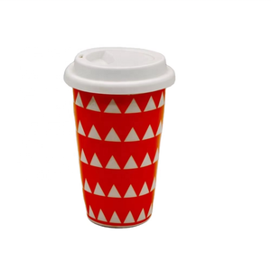 Tasse de voyage classique en céramique rouge élégante avec un design minimaliste, idéale pour le café ou le thé <span class=keywords><strong>sur</strong></span> <span class=keywords><strong>la</strong></span> <span class=keywords><strong>route</strong></span>, ajoute de l'élégance à votre voyage - Product Image 1
