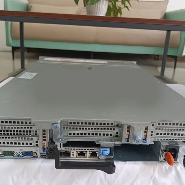 Reliable R740 2U Server Platform for AI-Driven Analytics, Cloud-Ready Deployment and NAS-Enhanced Performance Server