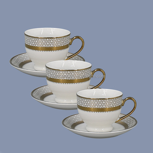 Servizio di Piatti di Lusso in Porcellana Fine con Bordo Dorato, Stile Reale Mediorientale, Set da 47 Pezzi, Servizio da Tavola da 72 Pezzi - Product Image 3