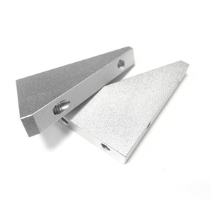 Pièce en aluminium usinée CNC Dragon, trou fileté M10, tolérance 0,05, finition de précision, composant mécanique - Product Image 3