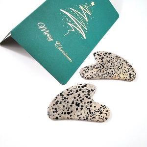 Masajeador de piedra con forma de corazón, <span class=keywords><strong>Jaspe</strong></span> dálmata <span class=keywords><strong>verde</strong></span> gua sha para la cara, producto más nuevo - Product Image 1