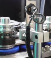 Machine de soufflage PET entièrement automatique de haute précision, de 10 ml à 2 L, 4 cavités, pilotée par PLC et moteur, pour la fabrication de bouteilles PET