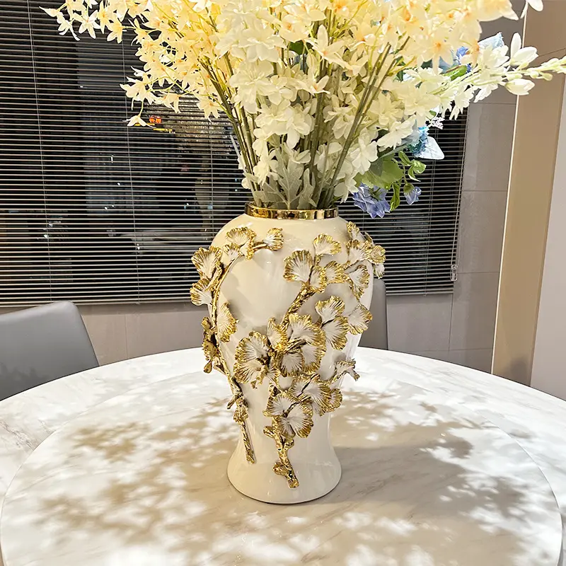 Custom European-style Pile Flower electroplated Gold luxury Hotel tabletop ceramic Ginger Jar vase with Lid