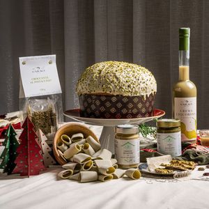 Caraci Confezione Regalo Natalizia Panettone Set Tradizionale per Riunioni Familiari e Feste - Product Image 1