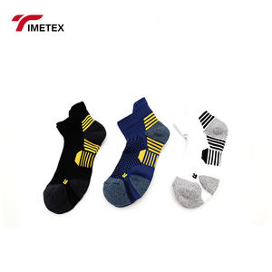 Chaussettes <span class=keywords><strong>de</strong></span> course et <span class=keywords><strong>de</strong></span> cyclisme à équipage élevé pour hommes et <span class=keywords><strong>femmes</strong></span> Serviette anti-transpiration Marathon à séchage rapide avec logo sur le <span class=keywords><strong>bas</strong></span> et les poignets - Product Image 6